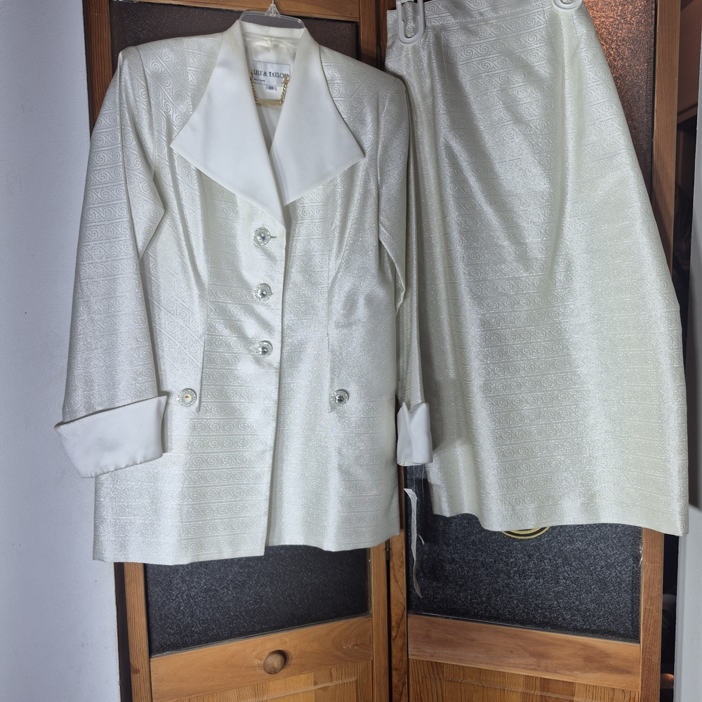 Lilly & Taylor Silver And White Rhinestone 2-Piece Skirt Set